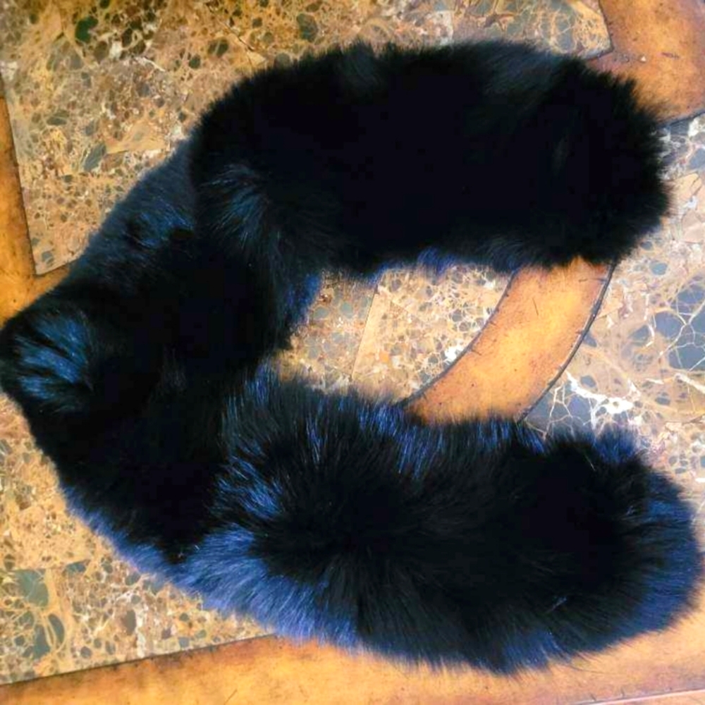 Real fur collar